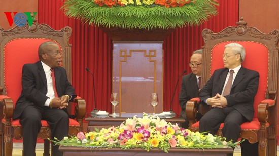 អគ្គលេខាបក្សកុម្មុយនីស្តវៀតណាមជួបសន្ទនាជាមួយអគ្គលេខាធិការគណបក្សរណះសិរ្យរំដោះម៉ូហ្សំប៉ិក - ảnh 1